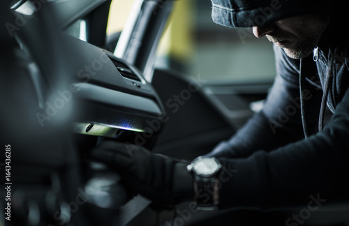 Canvas-taulu Car Theft or Break In Attempt Concept