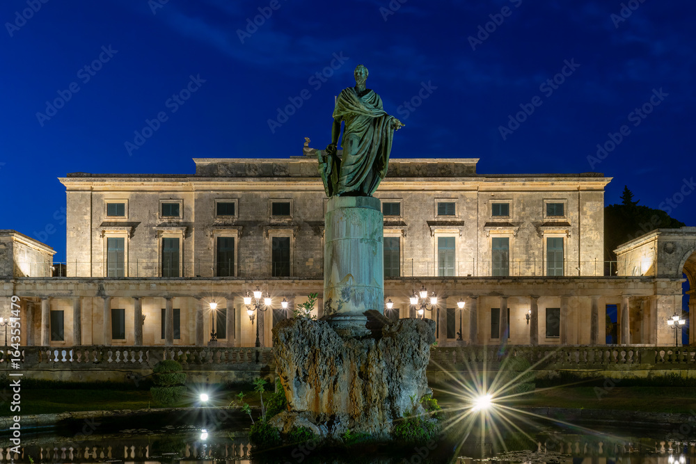 Fototapeta premium Corfu island ny night. Frederick Adam statue in front of old palace.