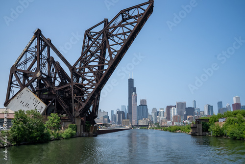 Schilderij op canvas Historic drawbridge towers over the skyline of downtown Chicago on a clear sunny