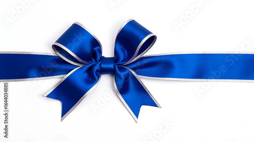 Geschenkband mit eleganter blauer Schleife auf Weiß