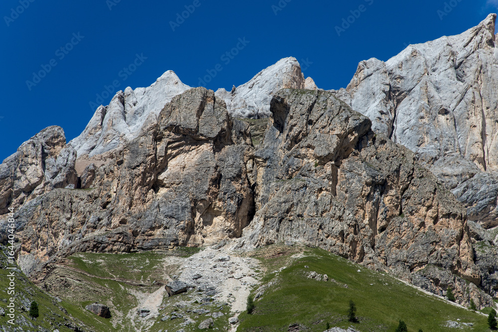 Fototapeta premium Il Gran Vernel, il Piccolo Vernel e la Marmolada, nelle Dolomiti patrimonio Unesco, in Val Contrin e Val di Fassa, Trentino Alto Adige, Italia