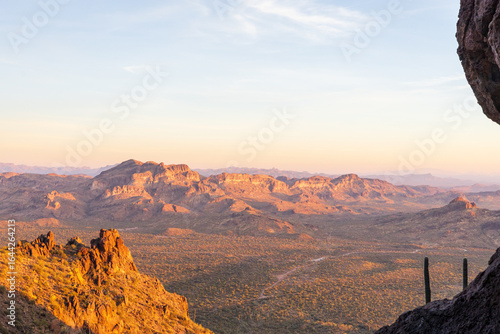 Foto Sunset View of Superstition Mountains from Wave Cave Trail in Arizona