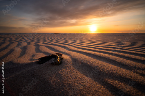 Sonnenuntergang an der Nordsee mit Dünenlandschaft