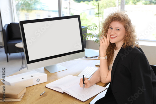 Young beautiful businesswom...