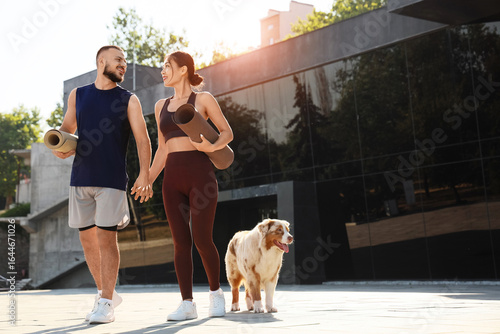 Sporty young couple with fi...