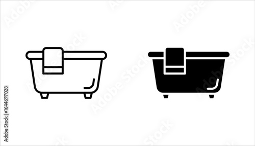 bathtub linear icon set. Thin line illustration on white background. Taking bath. Contour symbol.