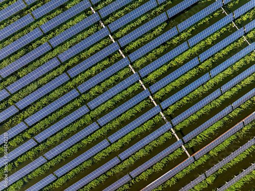 Solar photovoltaic panels on the water, solar photovoltaic system, photovoltaic power system