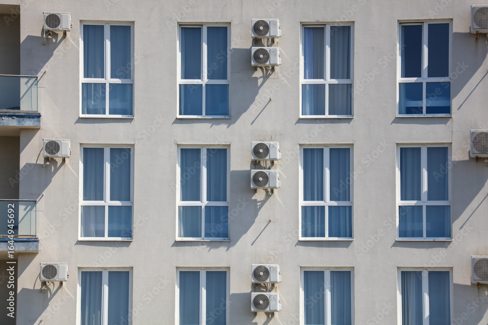 Fototapeta premium A large building with many windows and air conditioners