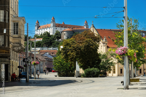 Canvas Print Kapuzinerkloster mit Blick auf die Burg in der Innenstadt von Bratislava, Slowak