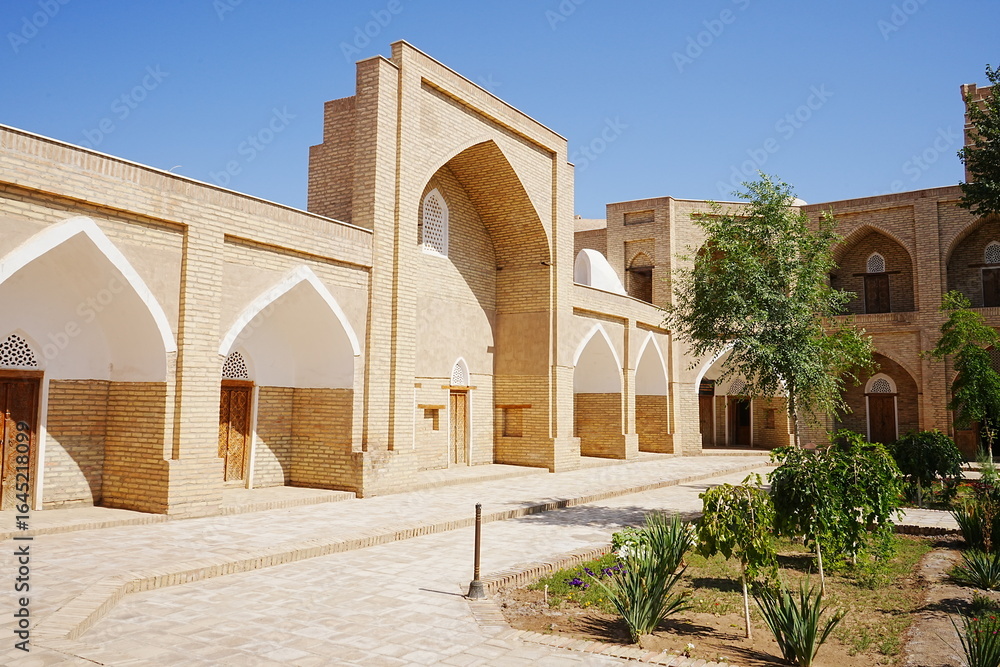 Fototapeta premium Walled Fortress known as Itchan Kala in Khiva, Uzbekistan - ウズベキスタン ヒヴァ イチャンカラ