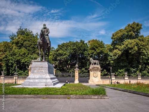 Place du Trône devant le Palais Royal et statue équestre de Léopold II à Bruxelles en Belgique