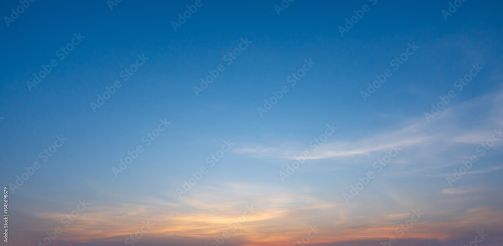 Obraz premium Blue and gold sky with cloud at sunrise time