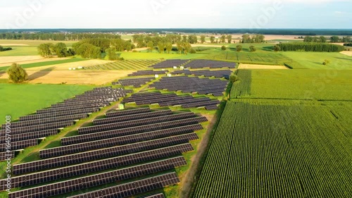 instalacja fotowoltaiczna energia odnawialna dron nad lotem