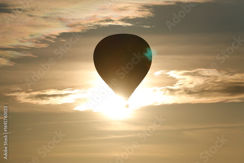 Papier peint Montgolfière dans les nuages