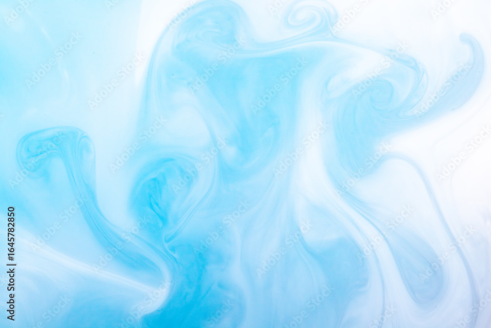 Fototapeta premium Blue and White Flowing Watercolor Background