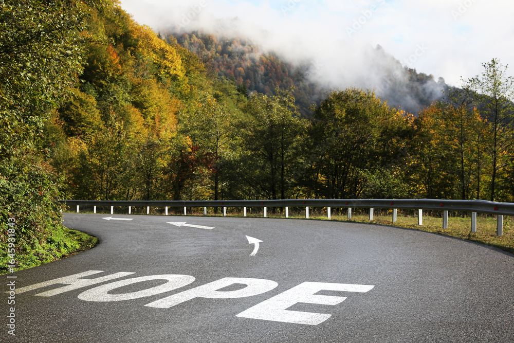 Obraz premium Hope. Word and arrows on asphalt road in mountains