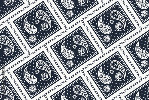 Seamless Bandana and Paisley Pattern with Chain Motif