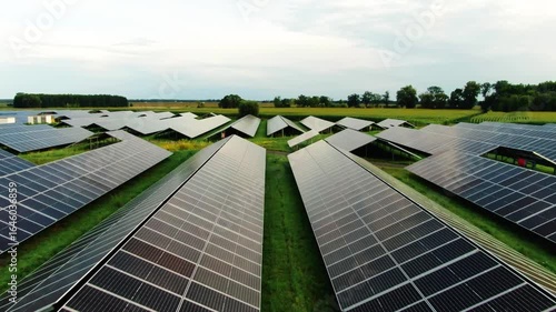instalacja fotowoltaiczna energia odnawialna dron lot z góry