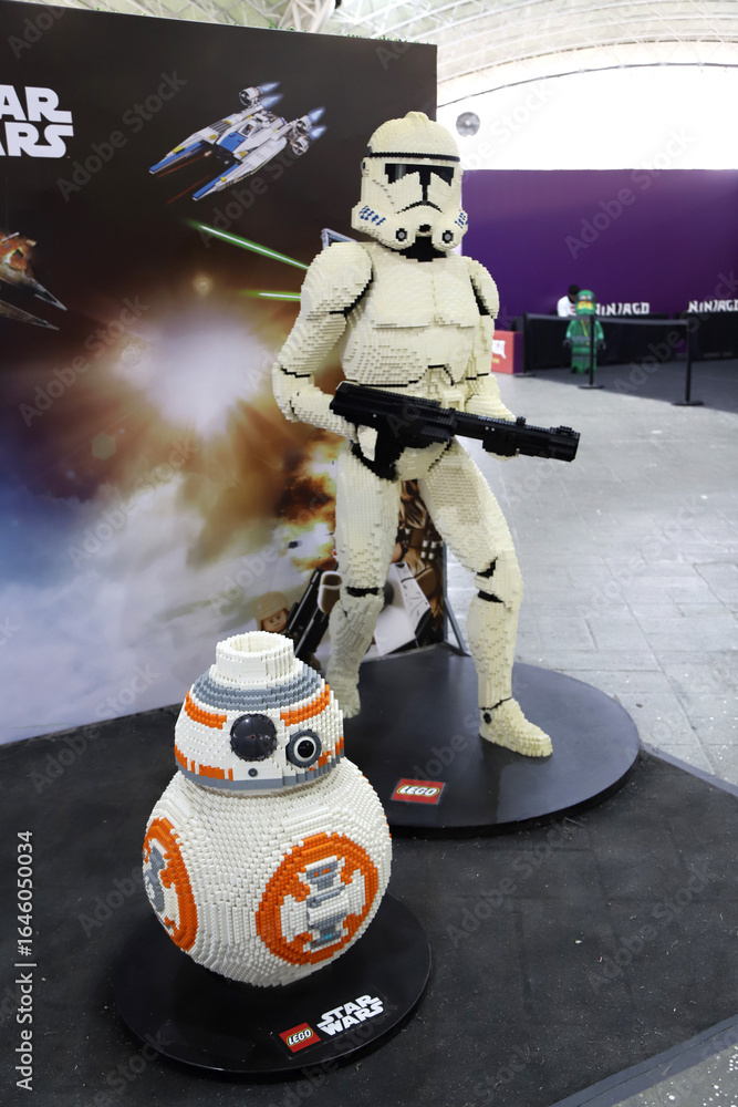 Naklejka premium Statues made from Lego toy bricks of a Stormtrooper and the BB-8 droid from the Star Wars movie