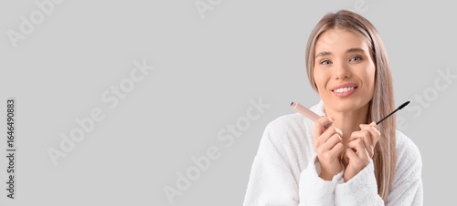 Pretty young woman holding ...