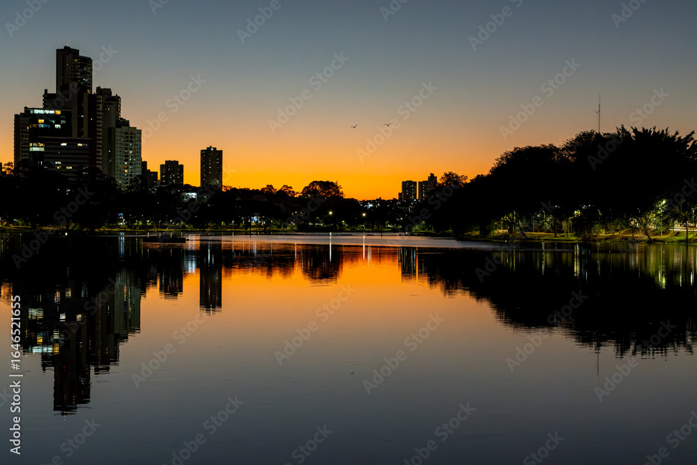 Fototapeta premium Por do sol no Lago Igapó - Londrina - PR