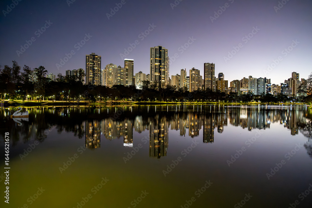 Obraz premium Reflexos Lago Igapó - Londrina - PR