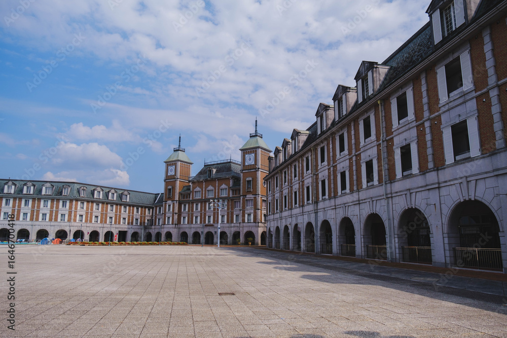 Obraz premium 道の駅 神戸フルーツ・フラワーパーク大沢、ヨーロピアン風な建物と風景、神戸、日本