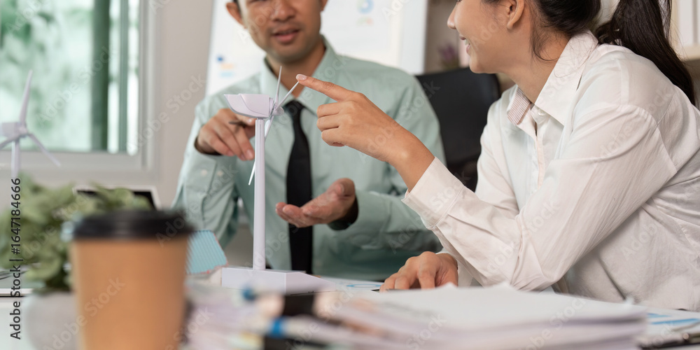 Obraz premium Dynamic ESG conversation in a sustainable office environment