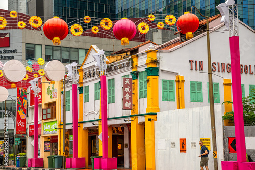 Singapore's Chinatown it's famous for its colorful heritage buildings, hiding old Chinese shophouses