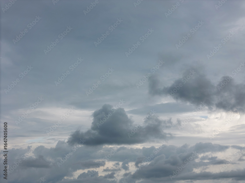 Obraz premium Low grey cloud sky