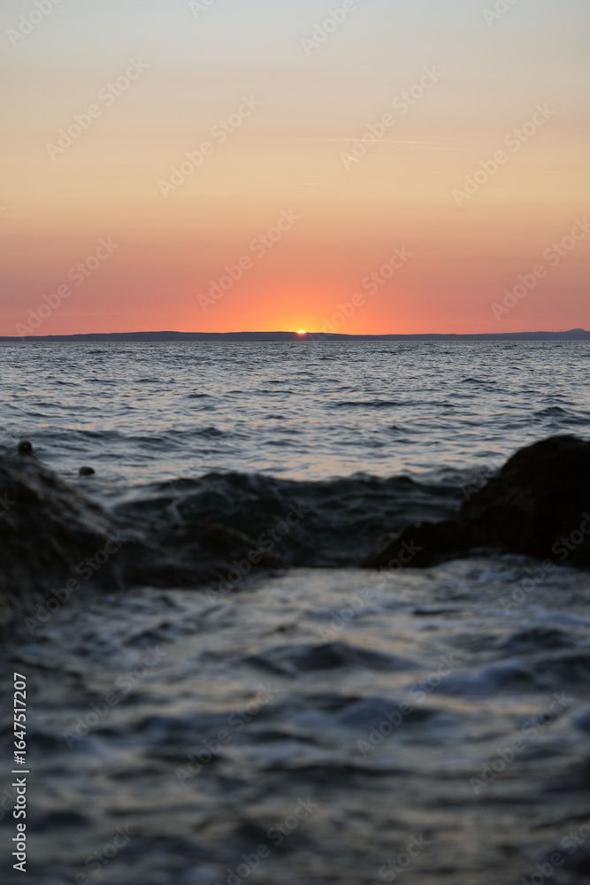 Naklejka premium sunset over the sea