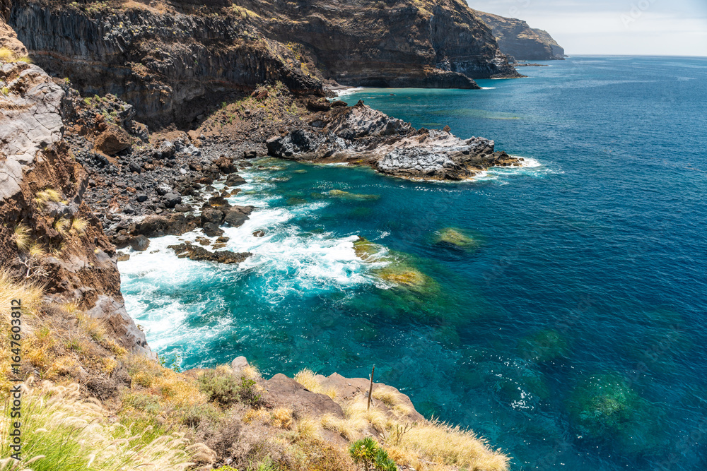 Atlantik und Klippen bei Poris de Candelaria - Häuser in den Felsen am Meer – La Palma Atlantik und Klippen bei Poris de Candelaria - Häuser in den Felsen am Meer – La Palma