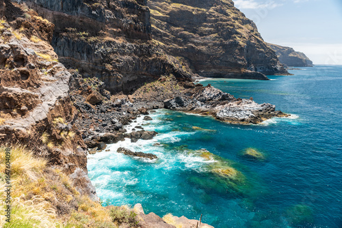 Atlantik und Klippen bei Poris de Candelaria - Häuser in den Felsen am Meer – La Palma