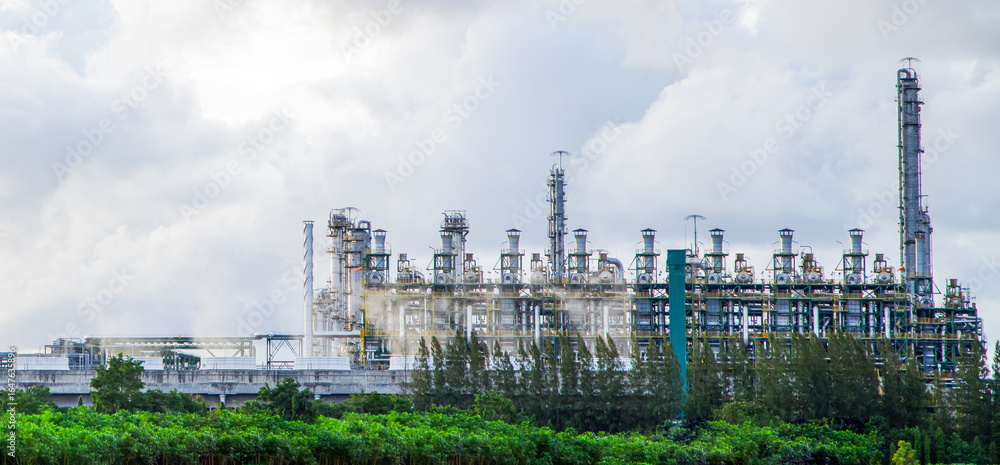 Obraz premium Oil and Gas Industrial zone,The equipment of oil refining,Close-up of industrial pipelines of an oil-refinery plant,Detail of oil pipeline with valves in large oil refinery.
