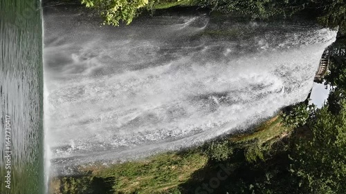 The Cascata Grande is formed by the left arm of the Liri River and is approximately 27 meters high:one of the few waterfalls to be found in the historic center of a city, unique in Italy and in Europe