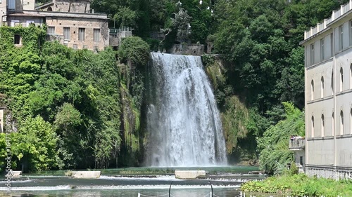 The Cascata Grande is formed by the left arm of the Liri River and is approximately 27 meters high:one of the few waterfalls to be found in the historic center of a city, unique in Italy and in Europe