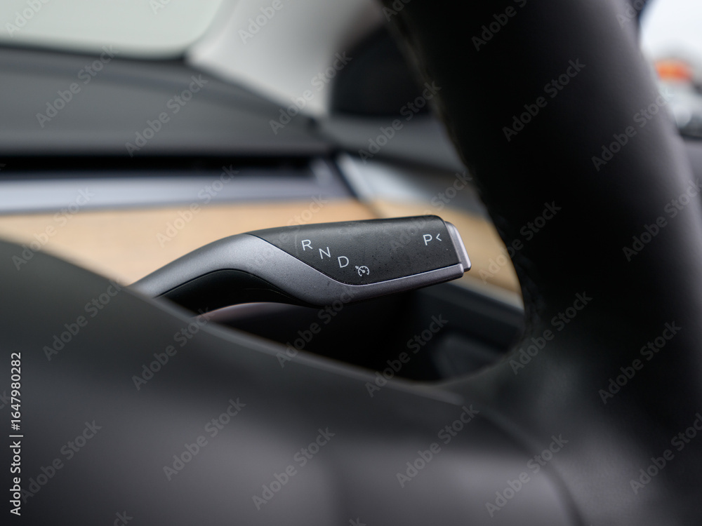 Obraz premium Automatic Transmission Gear Shifter in Modern Car Interior