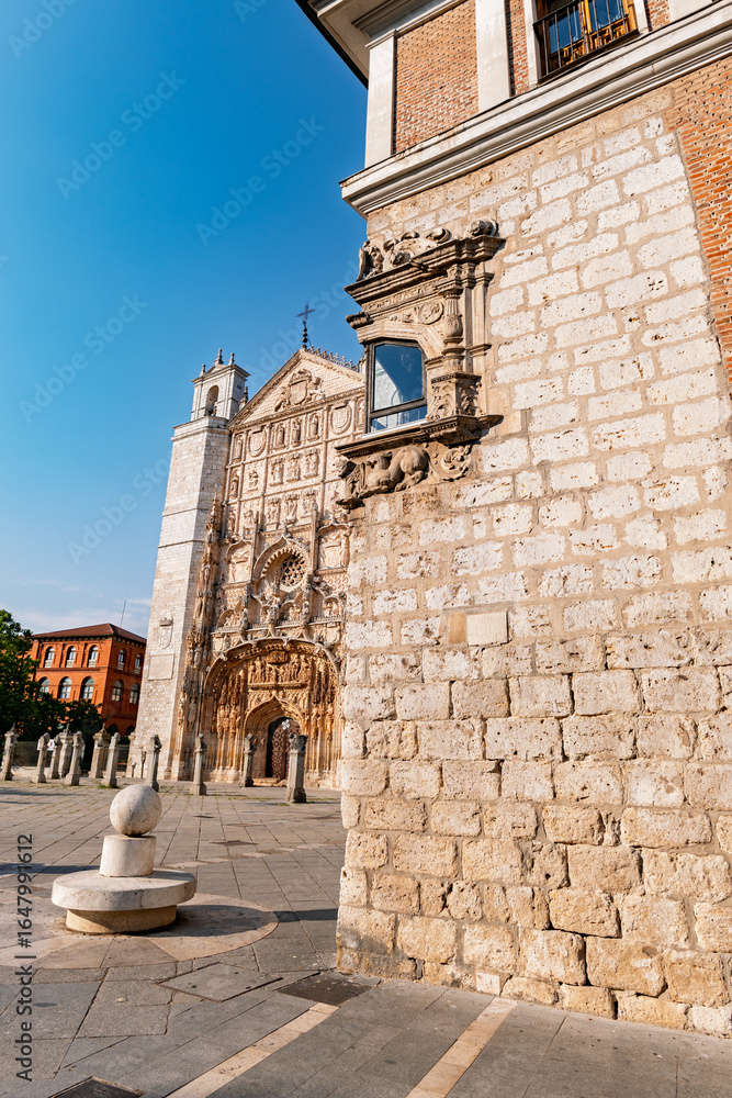 Φωτογραφία Valladolid, Spain – View of Palacio de Pimentel, historic building housing the Provincial Council with elegant Renaissance architecture