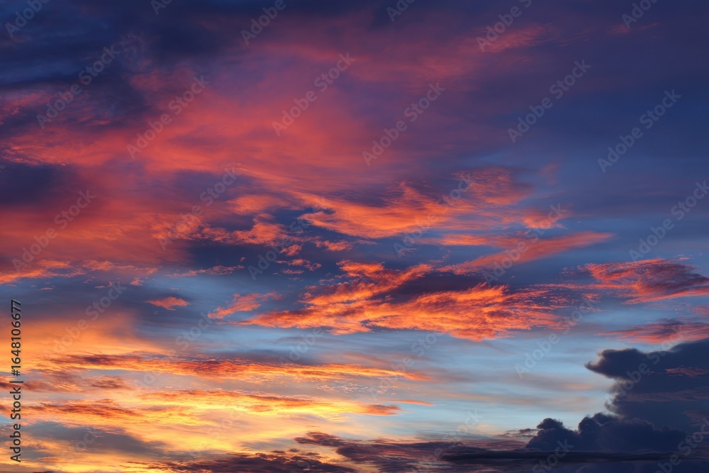 Fototapeta premium Gorgeous sunset sky with clouds