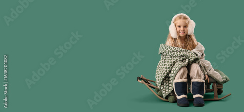 Cute little girl in winter ...