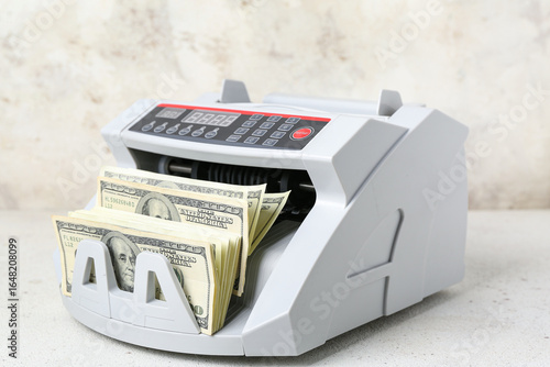 Modern cash counting machin...