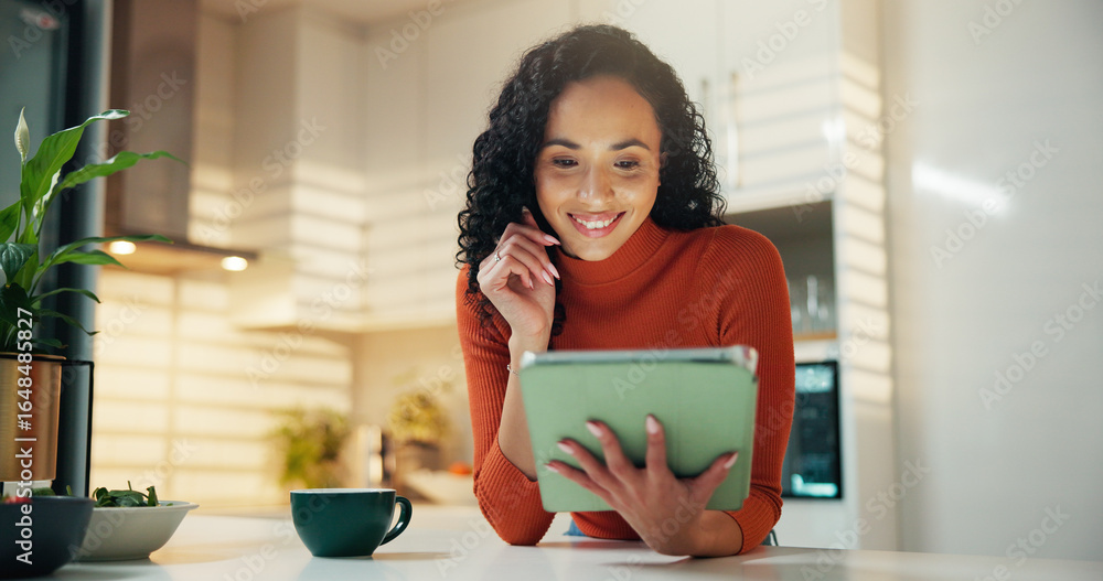 Φωτογραφία Smile, coffee and tablet with woman in kitchen for reading, social media post and news feed