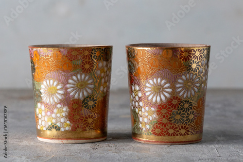 Kutaniyaki Tokkuri Ochoko Sake Set Shouhou Kiln Kin-Sai Japanese Pottery Vintage