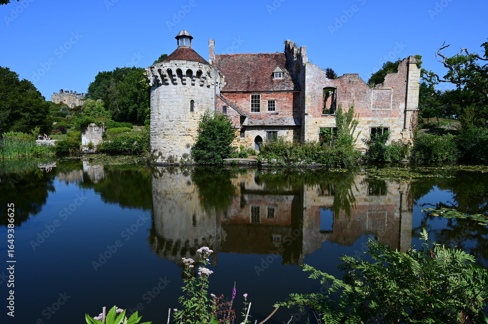 Fototapeta premium Lake at an English estate in the summertime.