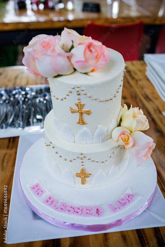 Fototapeta premium wedding cake decorated with flowers