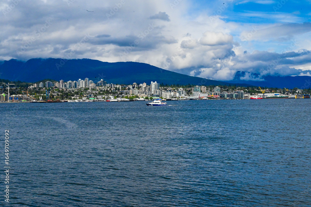 Naklejka premium lake and city 