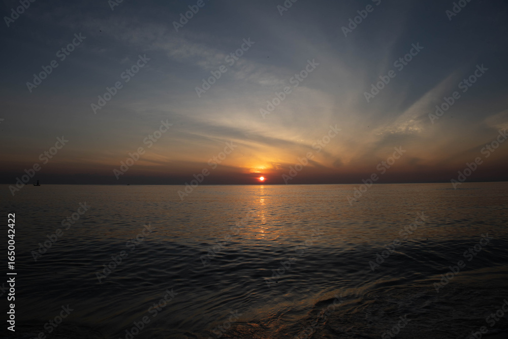Fototapeta premium Beautiful sunset on the sea beach with coconut tree for travel in holiday