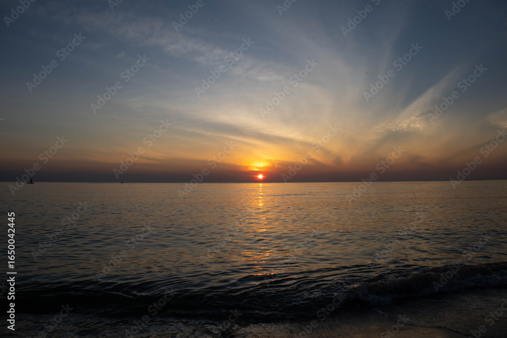 Fototapeta premium Beautiful sunset on the sea beach with coconut tree for travel in holiday