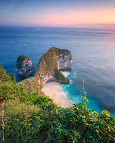 Bilde på lerret Kelingking beach is a breathtaking haven in Nusa Penida, Bali, featuring a uniqu