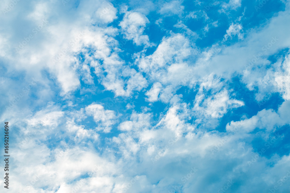 Fototapeta premium High Definition Background Of Blue Sky With Fluffy White Clouds For Design